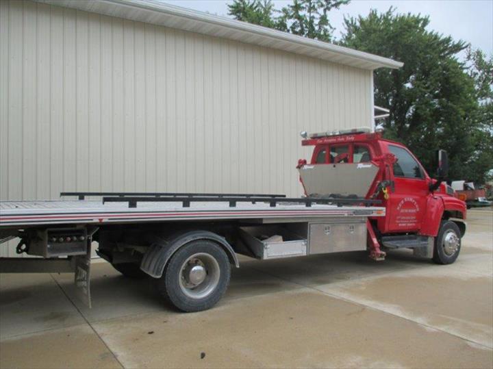 New Hampton Auto Body, L.L.C. & Trailer Sales New Hampton, IA